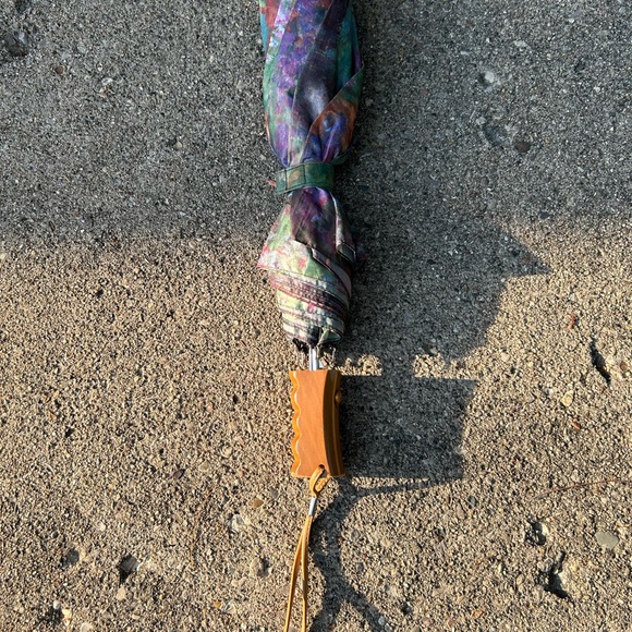 VINTAGE SALAMANDER (1992) POLYESTER WATERCOLOR PRINT WOOD HANDLE UMBRELLA - Picture 7 of 16